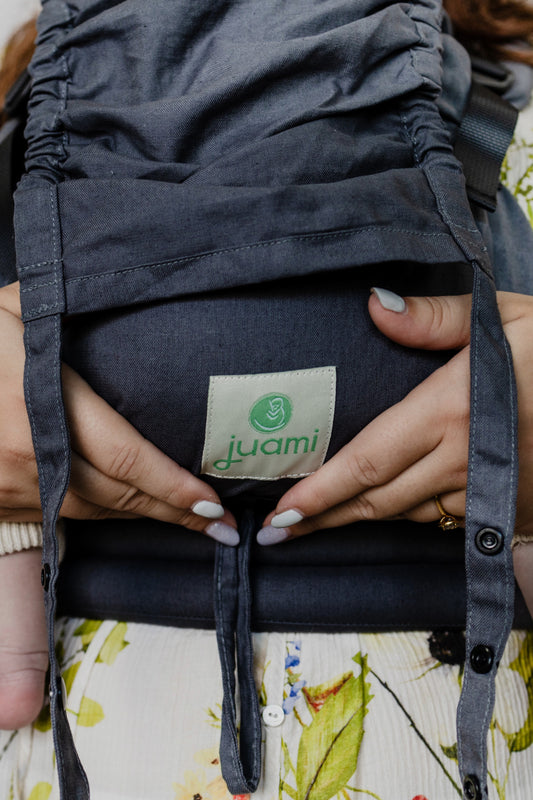Natuurlijk ouderschap met de Juami EasyGrow draagzak – ontworpen voor comfort, verbinding en stijl.