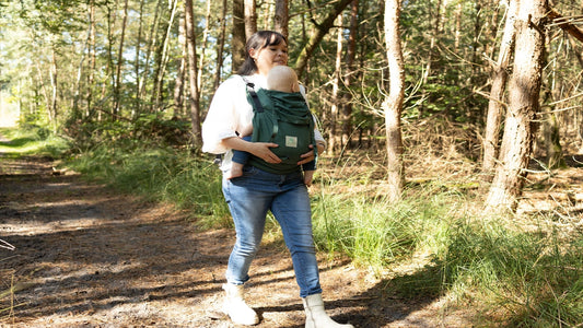 De beste houdingen voor ergonomisch dragen & hoe Juami hierbij helpt